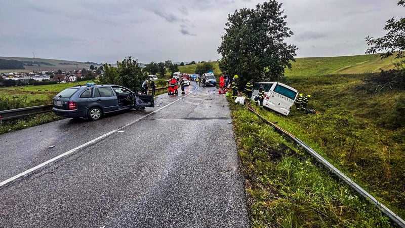 Děsivá nehoda na Spiši: Autobus se srazil s autem, spolujezdec nepřežil