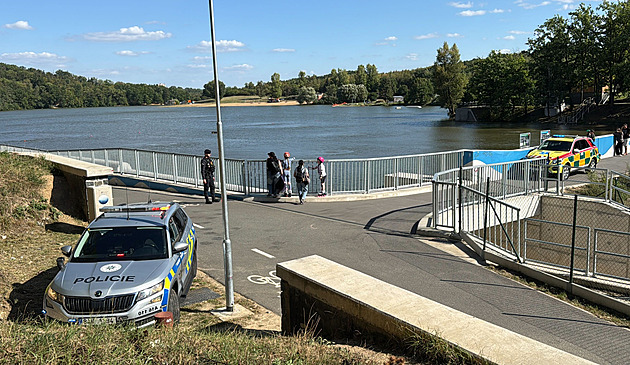 Mrtvola na hladině přehrady. V hostivařské nádrži se utopil padesátník