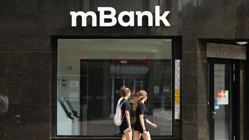 Klienti mBank na internetu nezaplatí kartou, nepůjde ani aplikace. Banka chystá odstávku