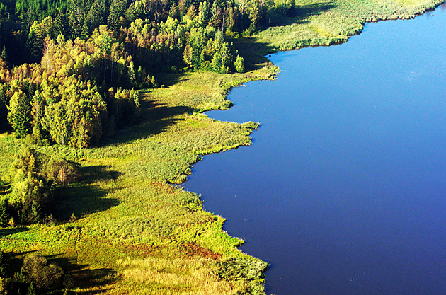 Budování tůní a obnova pramenišť v Brdech chrání obce před velkou vodou