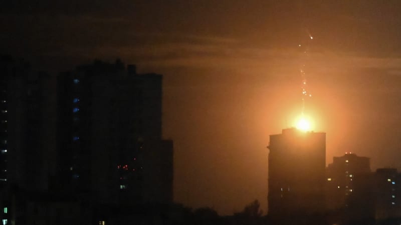 Noční peklo v Kyjevě: Bombardování nepřežilo dítě, z místa hlásí zraněné i zásah školky