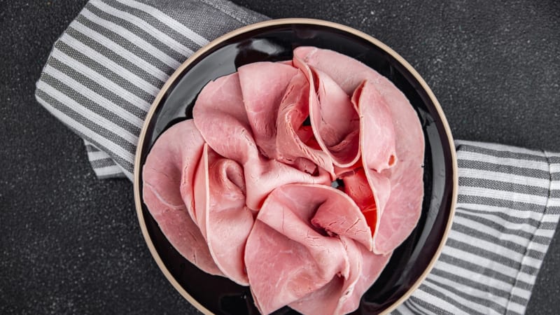 Veterináři stahují z trhu oblíbenou šunku. Obsahovala nebezpečnou bakterii