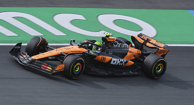 Úvodní trénink v Nizozemsku ovládli jezdci McLarenu. Norris těsně předčil Piastriho