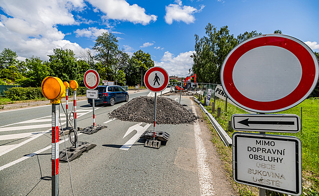 Dopravní peklo v Olomouci. Uzavřou dvě ulice najednou, řidiče čekají komplikace