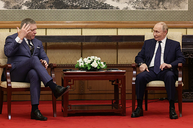 Putin v Číně žertoval s Ficem. Ten má „vážné poselství“ pro Zelenského