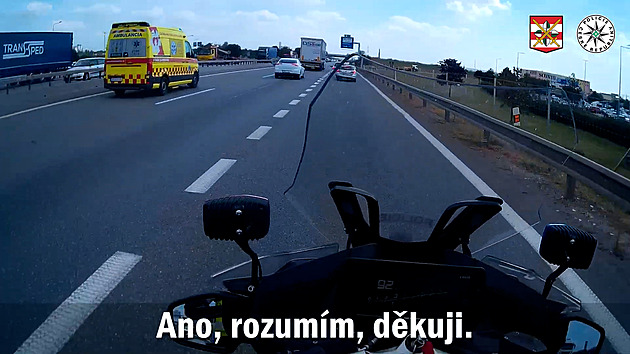 Spěch s pacientem po transplantaci. Policisté razili cestu slovenské sanitce