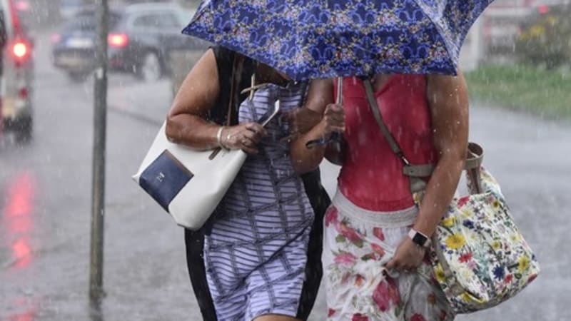 Vydatné lijáky zasáhnou Česko, deštivý bude i víkend. MAPA ukazuje, kde naprší nejvíce