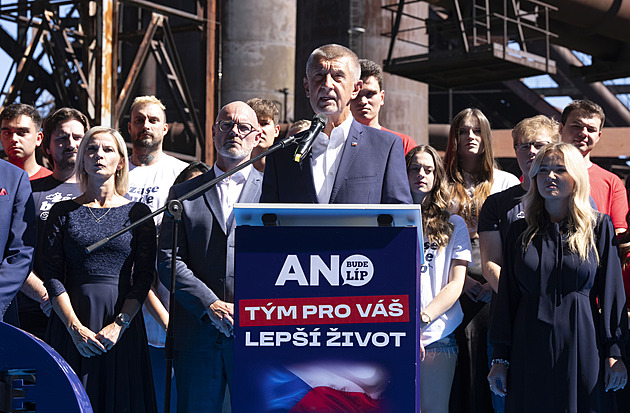 ANO s 31 % dál dominuje. Ve vládním táboře se přesouvají voliči, tvrdí průzkum