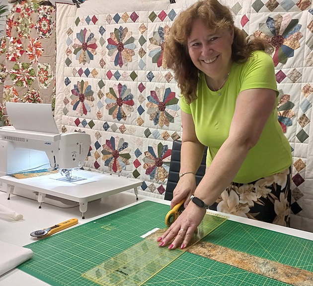 První deka mne trápila rok, říká lektorka patchworku, staré techniky šití