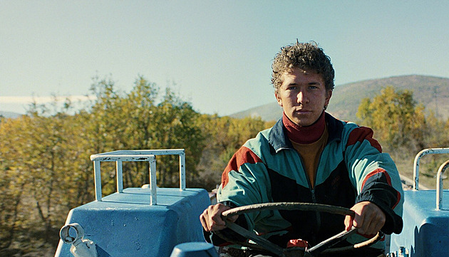 RECENZE: Ovce, techno, něha i vtip. Proč film DJ Ahmet vítězí nejen na Sundance