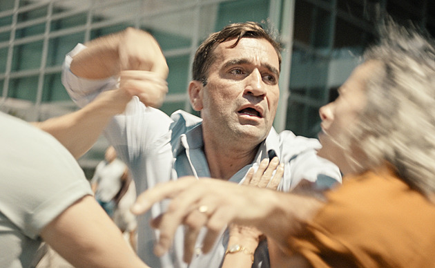 RECENZE: Drásající Otec s Geislerovou má nepopiratelnou sílu. Ale kdo na něj půjde?