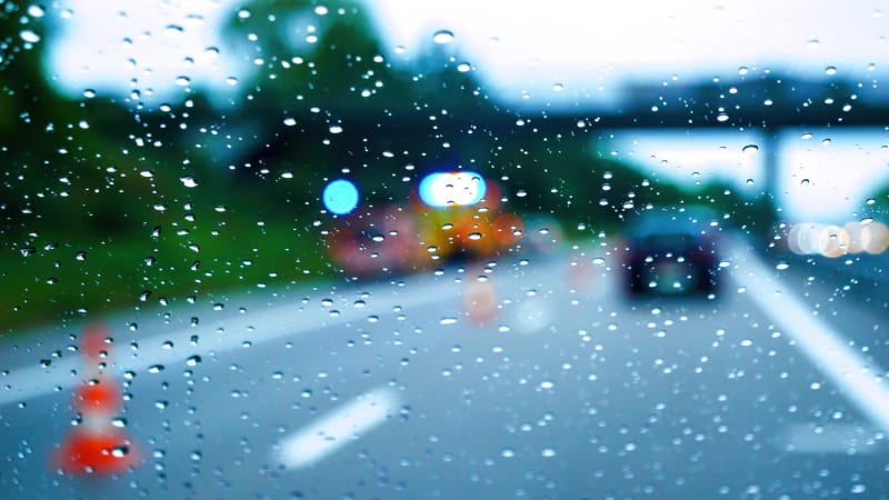 Smrtelná nehoda na Hodonínsku: Jeden řidič nepřežil, pro druhého letěl vrtulník