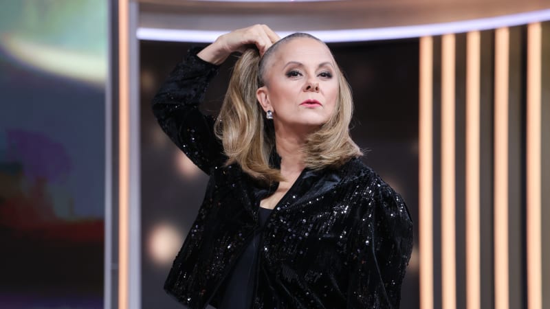 Něrgešová si ve studiu sundala paruku: Potřebuji holou hlavu kvůli léčbě, vysvětlila divákům