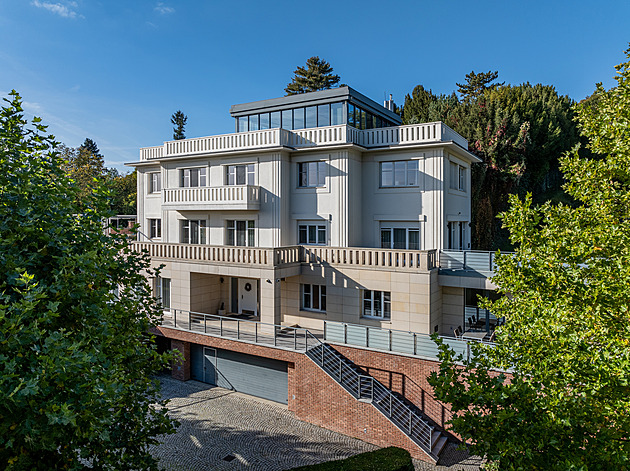 Vila v Praze se prodává za 189 milionů. Podívejte se i na další krásky