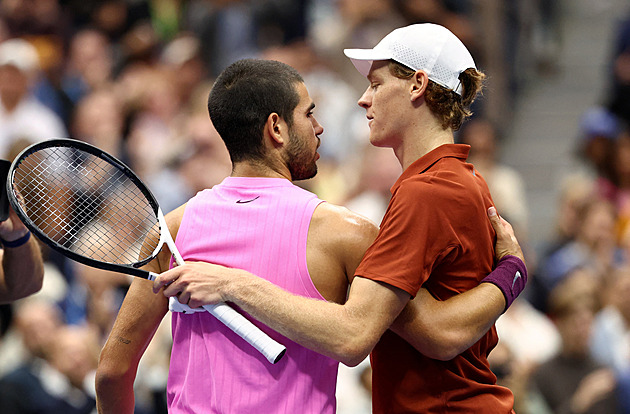 Sinner po dvou měsících sesadil Alcaraze z čela žebříčku, poskočila Šalková