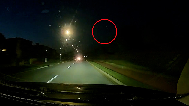 Řidič na Hané natočil meteor, který pročísl noční oblohu. Astronomové ho pak překvapili