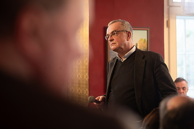 Tak do vysoké politiky, nebo do TOP 09? opáčil Kalousek na dotaz, zda se vrátí