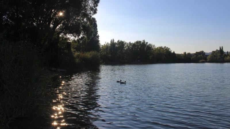 Tragédie na Olomoucku: V jezeře utonul muž, kolemjdoucí si ho nejprve spletli s bójkou