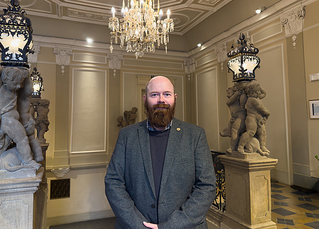 Život v Česku mi dává jistoty, říká americký profesor. Studenty rád učí i v hospodě