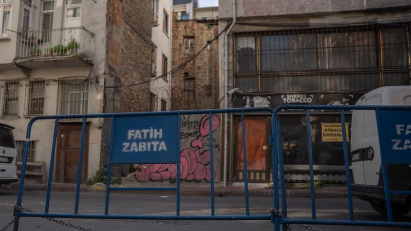 Otravu v Istanbulu nepřežil ani otec čtyřčlenné rodiny. Může za tím být i smrtící plyn