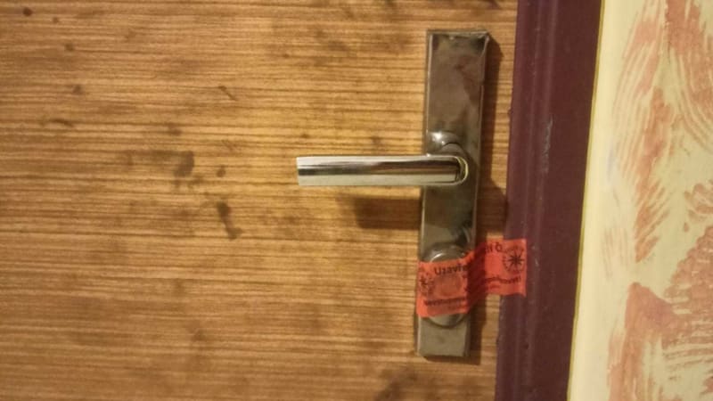 Detaily k vraždě muže v přerovském paneláku: Policisté popsali motiv. Obvinili recidivistu