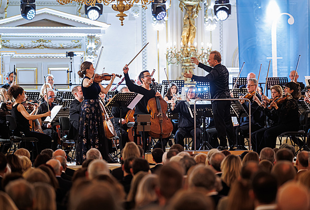 GLOSA: Nablýskaný Brahms. Festival slavil advent s hvězdným dirigentem