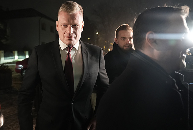 Elegantní ústup, čtou Turkovu absenci mezi ministry politologové