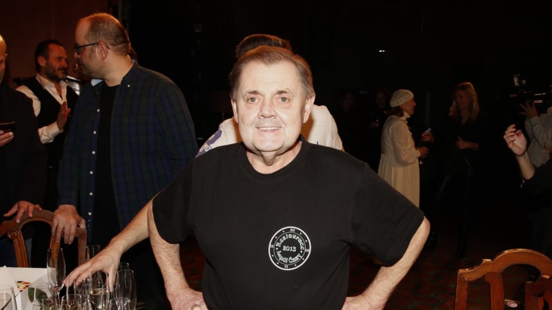 Nebuďte smutní, stojí na Maděričově parte. Popisuje moderátorovy poslední chvíle