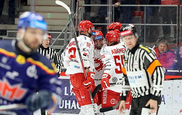 ONLINE: Lídr podruhé inkasuje, Kometa srovnává. Litvínov padl, Třinec slaví