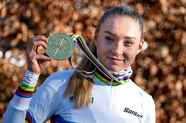 České juniorky zazářily na MS v cyklokrosu. Bukovská má zlato, Grohová přidala bronz