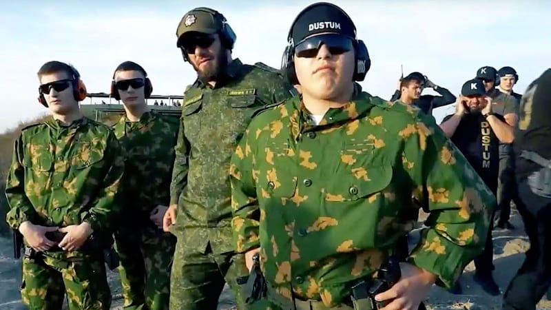 Stav mladého Kadyrova po drsné nehodě je vážný. Stojí za podivnou havárií ukrajinští agenti?