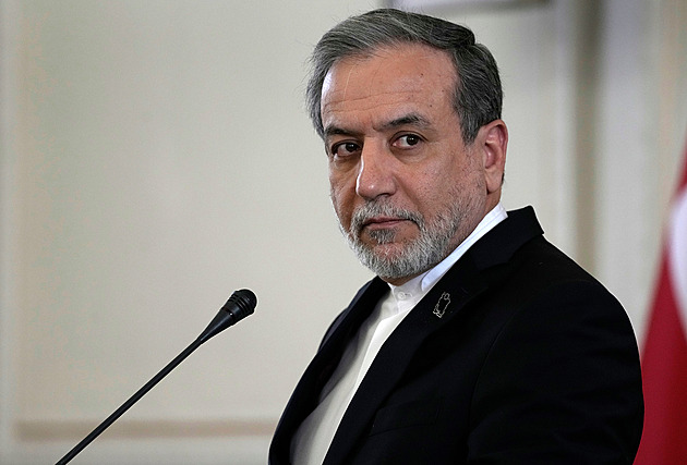 Uran budeme obohacovat i za cenu války, tlak USA nás nevyděsí, vzkazuje Írán