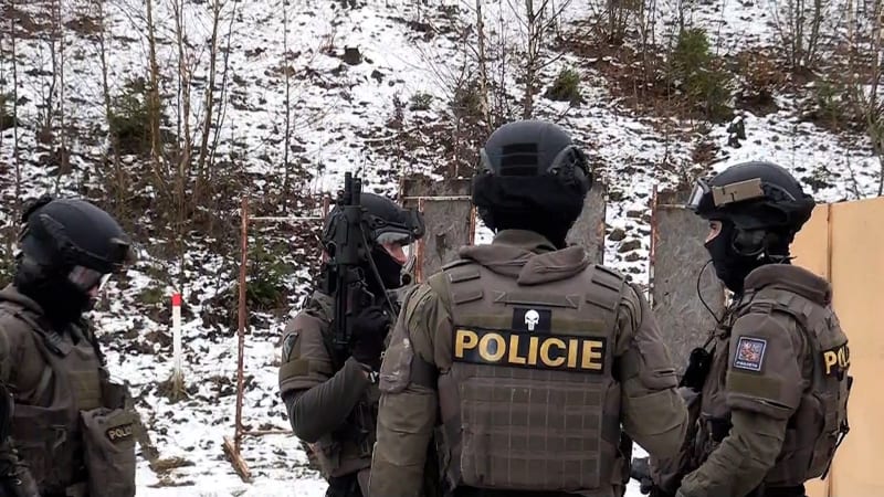 Děsivý případ z Náchodska: Dvojice unesla a vydírala muže 30 hodin. Policie odhalila důvod