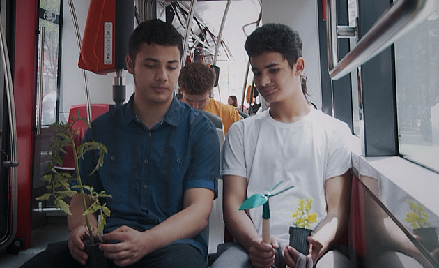 RECENZE: Klidně Čecha, ale muslima! Jak u nás 10 let vyrůstají děti syrských migrantů