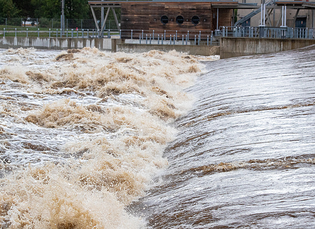 Tající sníh a déšť na východě Čech zvednou hladiny řek, varují meteorologové