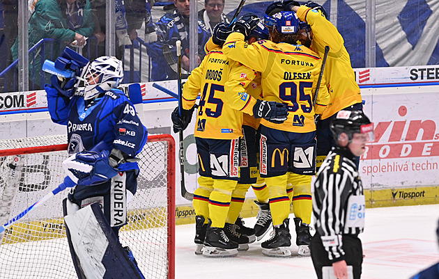 ONLINE: Pardubice hrají v Litvínově, Třinec prohrává v Brně. Sparta vyzve Plzeň