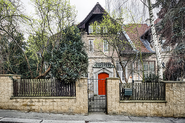 Výjimečná historická vila na pražských Hřebenkách je na prodej za 59 milionů