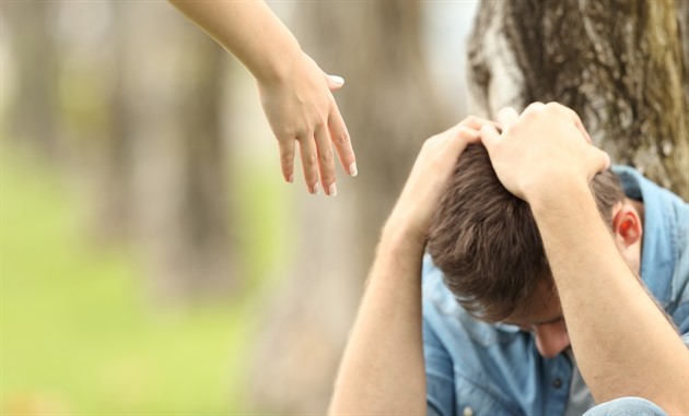 Až každý desátý muž byl obětí násilí. Agresorem je nejčastěji rodič, říkají experti