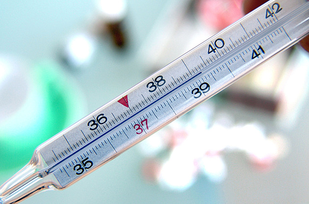 Teplota těla jako ukazatel zdraví. Kdy byste měli zbystřit?