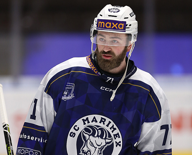 Dostal trest za doping, ale vrátil se na led. Chalupa získal odklad, řízení s ním běží dál