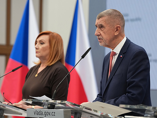 Vláda rozhoduje o zastropování marží i snížení spotřební daně u nafty a benzinu