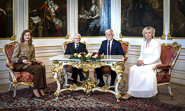 Italský prezident Mattarella přijel za Pavlem, na letišti ho vítal Macinka