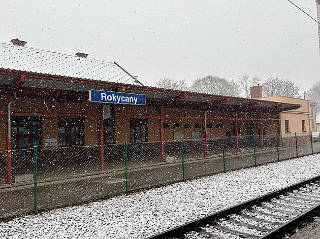 Západ Čech zasypal sníh, Karlovarsko hlásí problémy v dopravě