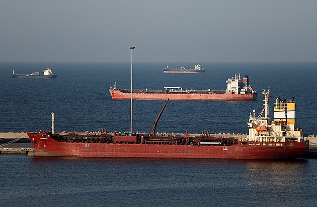 Írán otevřel Hormuz obchodním lodím. Dál ale trvá americká blokáda, reagoval Trump