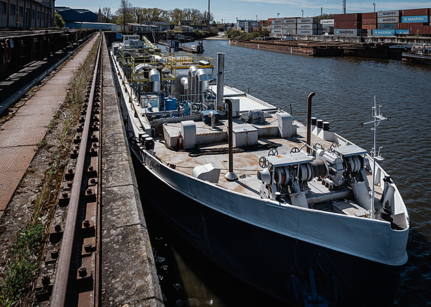 Jak funguje spalovna na vodě? Loď v Mělníku má v Česku unikátní technologii