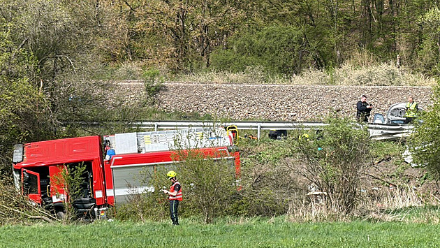 Tragická nehoda na Berounsku. Hasiči jeli k nehodě, srazili se s osobním autem
