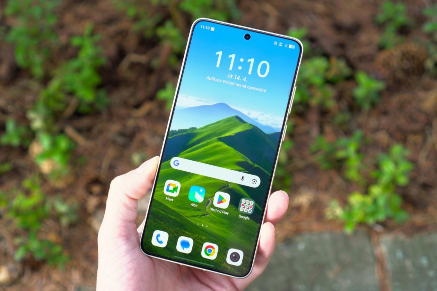 Nový Android telefon po vybalení pracuje pro Google, ne pro vás. Takhle si ho za půl hodiny přenastavíte
