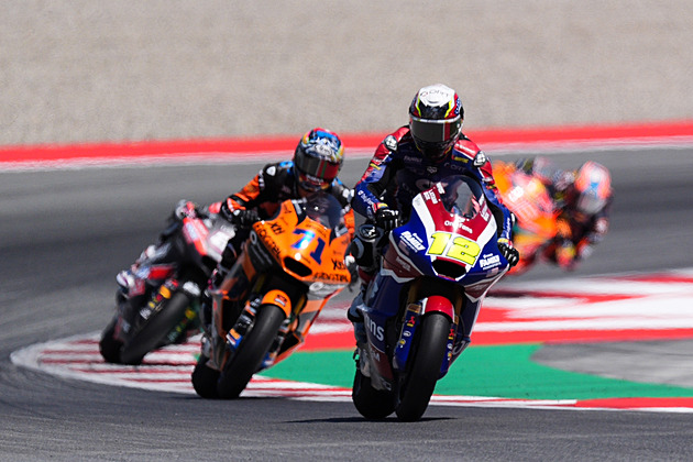 Salač si v Barceloně vylepšil letošní maximum. Márquez těžce havaroval