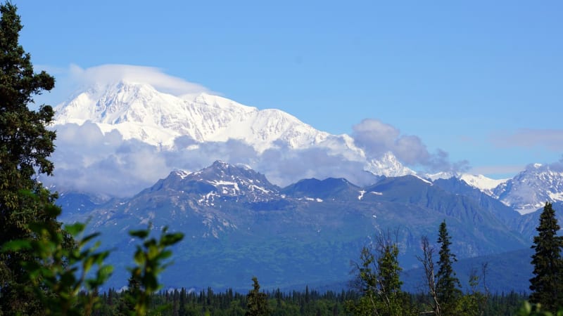 Mount McKinley si brala životy. Tři horolezci při pádu zahynuli, čtvrtý jako zázrakem přežil