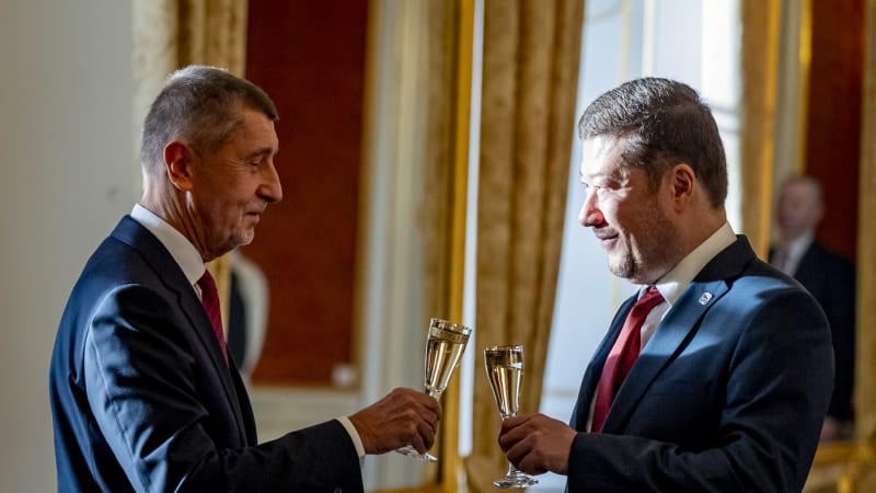 ANO štvou Motoristé, Babiše dráždí Okamura. Vládní koalice není tak v pohodě, jak se tváří